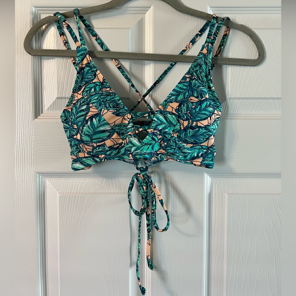 Bathing suit top. Size medium.